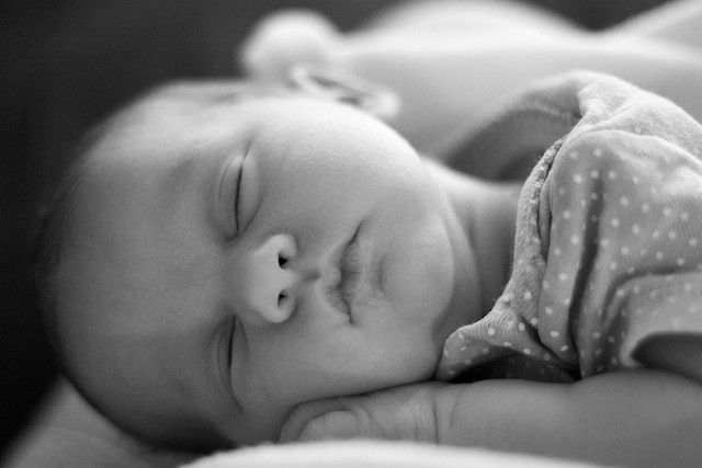 Weil sie ihr Baby stillte