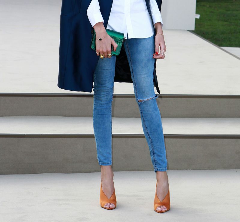 Frau muss wegen Skinny Jeans in die Notaufnahme