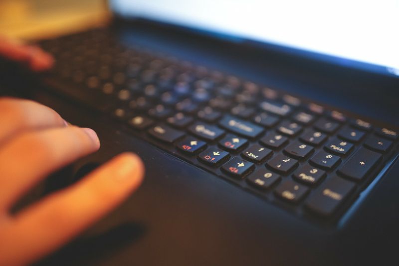 Er wollte eigentlich nur seinen Laptop reparieren!