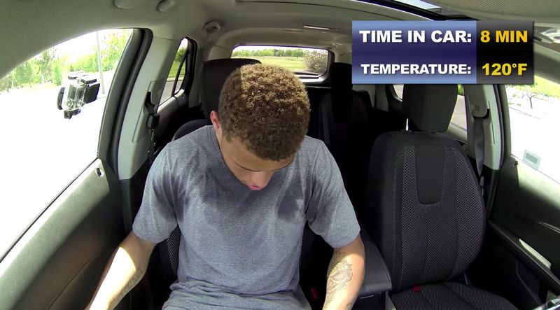 American Football Profi lässt sich in praller Sonne in Auto einschließen. Warum, erfahrt ihr hier!
