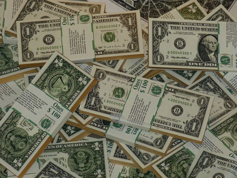 Er vererbt seinen Töchtern 20 Millionen Dollar...