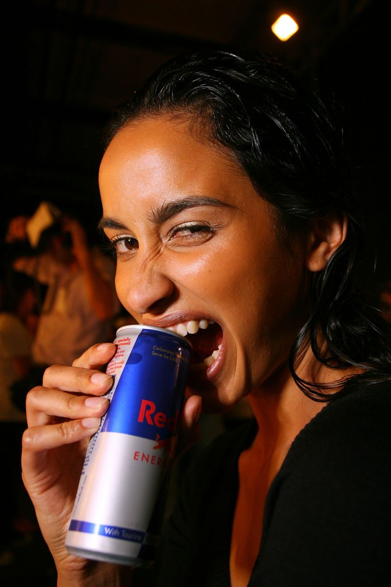Frau trinkt 28 Dosen Red Bull am Tag!