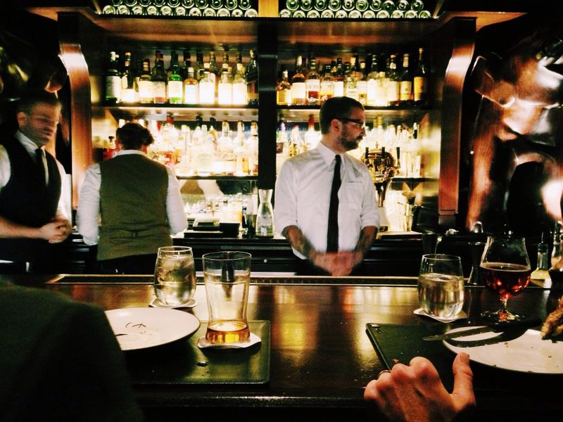 Diese Bar hat richtig viele schlechte Bewertungen - doch warum will trotzdem jeder hin!?
