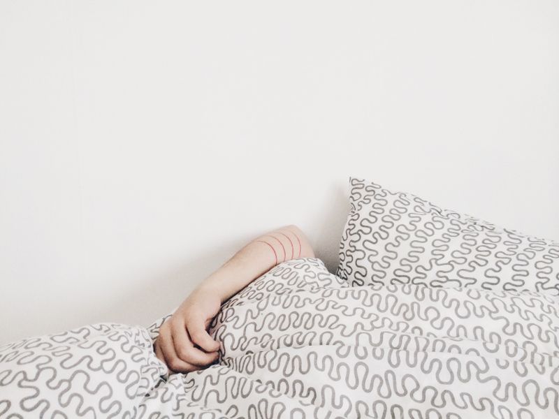 Mehr Selbstbewusstsein, Stressabbau – darum solltest du nackt schlafen!