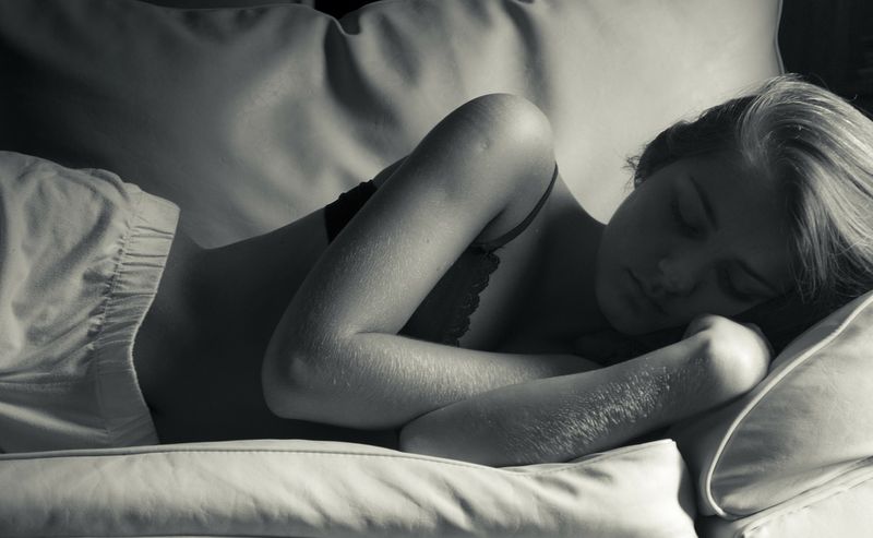 Mehr Selbstbewusstsein, Stressabbau – darum solltest du nackt schlafen!