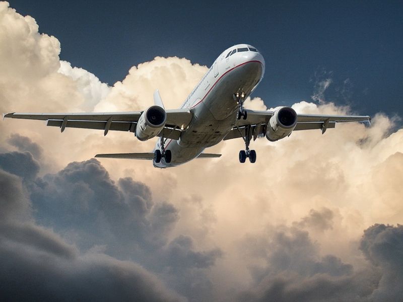 Wegen diesem 72-Jährigen musste ein Flugzeug extra umkehren!