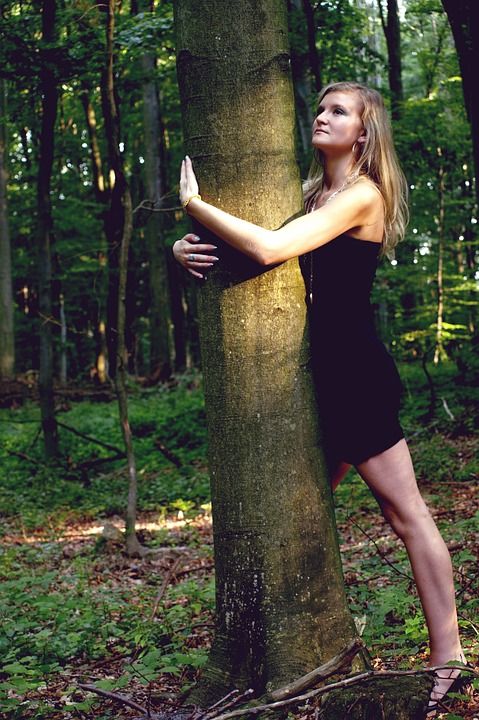 Mit diesen Kleidungsstücken wirkst du direkt 5 Kilo leichter!