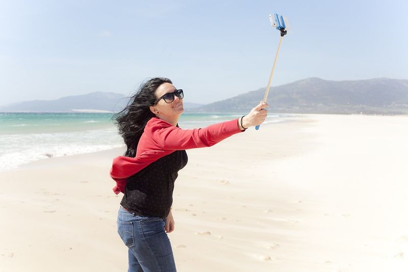 MÄDCHEN VON SELFIE-STICK VOR DEM TOD GERETTET!