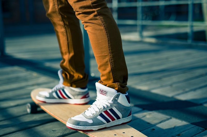 Wozu dienen die zwei Extra-Löcher an Turnschuhen?