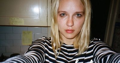 Sie machte jedes Mal ein Selfie, wenn sie weinen musste. Und das drei Jahre lang.