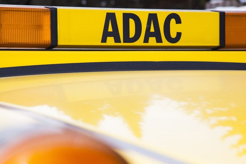 Das steckt wirklich hinter den "Visitenkarten" am Auto!